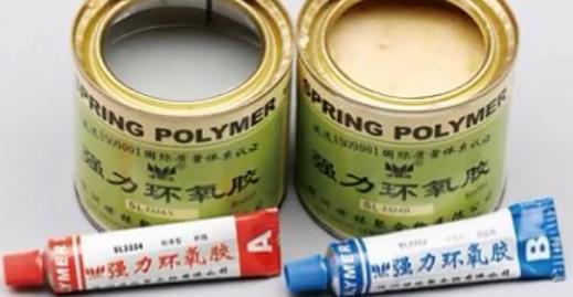 你知道世林的萬 能 膠嗎?